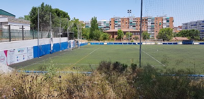 Alcorcón sustituye el césped  artificial en cinco campos fútbol