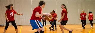 Zaragoza reanuda su programa de basket femenino Directas al aro