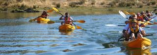 Torrejoncillo acoge la III Travesía Familiar Piragüista de San Pedro