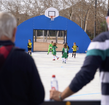 El Ayuntamiento de Atarfe instala dos nuevas pistas multideportivas