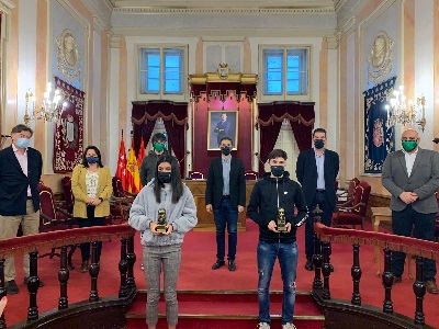 Javier Rodríguez recibió a los mejores deportistas de Alcalá
