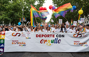 CSD reivindicó en la manifestación de Madrid un deporte con orgullo