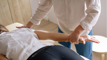 La fisioterapia mejora recuperación de pacientes con cirugías agresivas