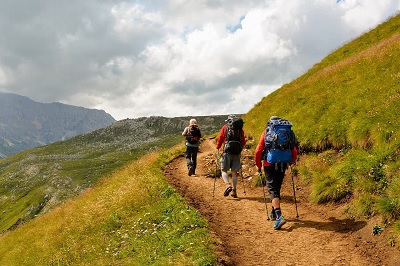 Consejos de los fisioterapeutas para  evitar las lesiones en la montaña