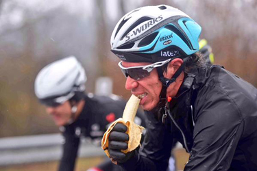 El plátano, mejor que las bebidas hidratantes en la práctica deportiva
