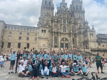 La Pilgrim Race Tressis A LA PAR finalizó en la Plaza del Obradoiro