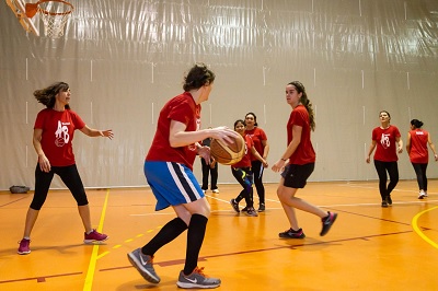 Zaragoza reanuda su programa de basket femenino Directas al aro